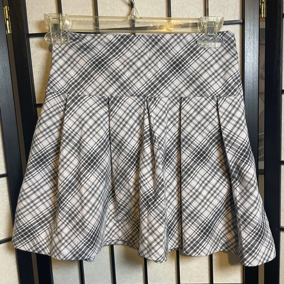 Divided H&M Women’s Juniors Pink Grey Plaid School Girl Pleated Mini Skirt Sz 0 - Picture 2 of 6